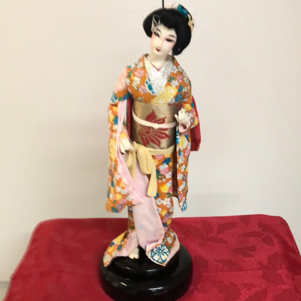 VINTAGE 16”JAPANESE GEISHA DOLL WITH MUSIC